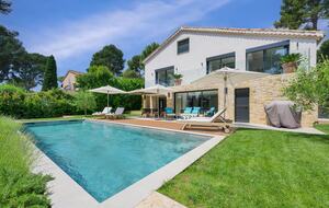 Elegant Mediterranean Retreat in Prestigious Cap d’Antibes - Cap d'Antibes, France