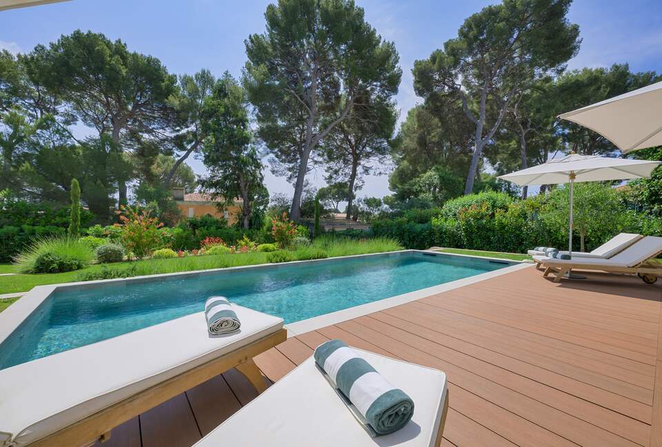 Elegant Mediterranean Retreat in Prestigious Cap d’Antibes - Cap d'Antibes, France