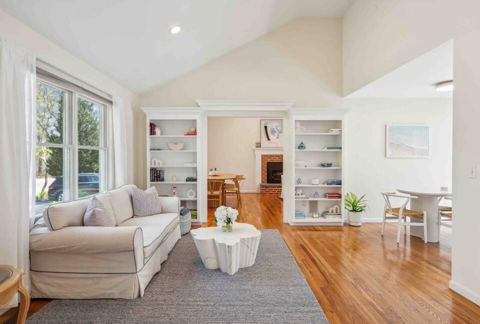 Private Southampton Oasis with Pool, Hot Tub & Beaches Nearby - Hampton Bays, New York