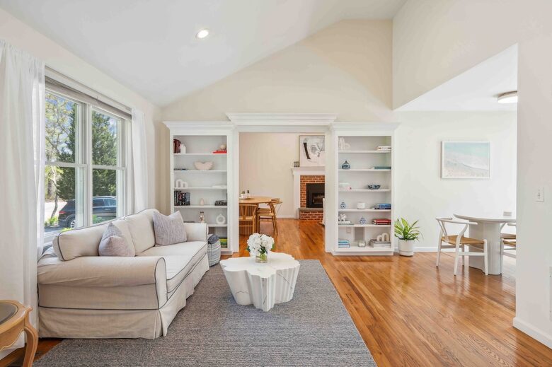 Private Southampton Oasis with Pool, Hot Tub & Beaches Nearby - Hampton Bays, New York