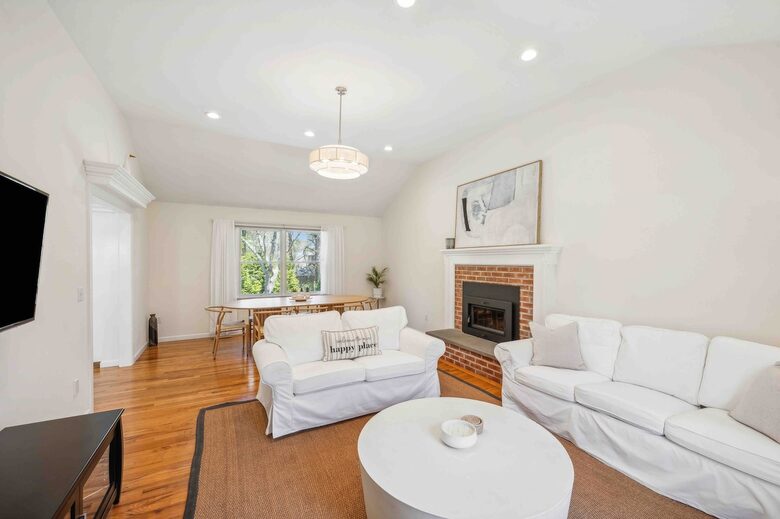 Private Southampton Oasis with Pool, Hot Tub & Beaches Nearby - Hampton Bays, New York