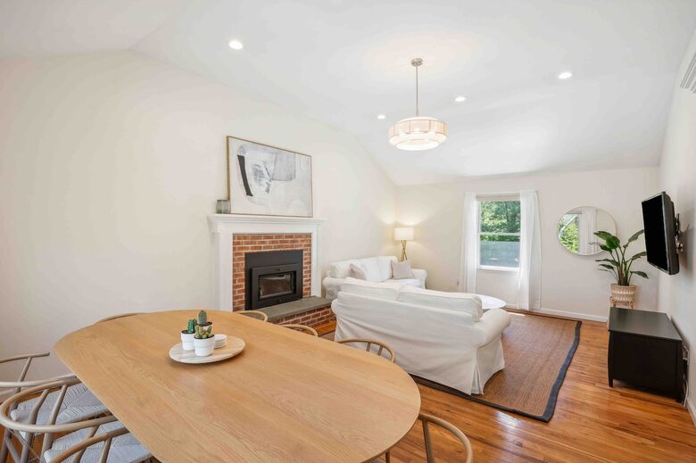 Private Southampton Oasis with Pool, Hot Tub & Beaches Nearby - Hampton Bays, New York