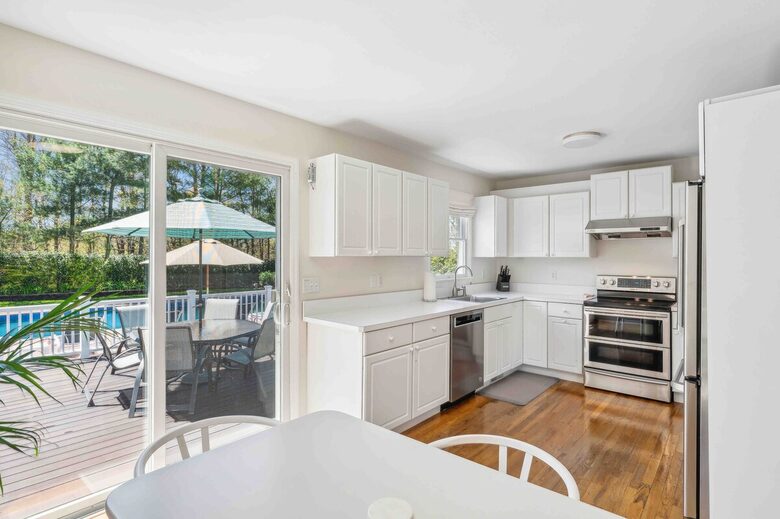 Private Southampton Oasis with Pool, Hot Tub & Beaches Nearby - Hampton Bays, New York