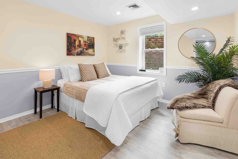 Private Southampton Oasis with Pool, Hot Tub & Beaches Nearby - Hampton Bays, New York