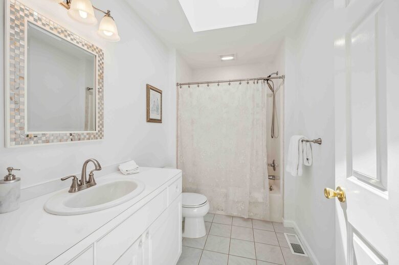 Private Southampton Oasis with Pool, Hot Tub & Beaches Nearby - Hampton Bays, New York