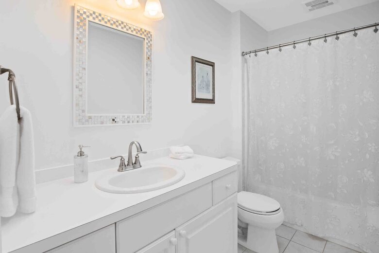 Private Southampton Oasis with Pool, Hot Tub & Beaches Nearby - Hampton Bays, New York