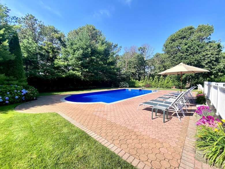 Private Southampton Oasis with Pool, Hot Tub & Beaches Nearby - Hampton Bays, New York