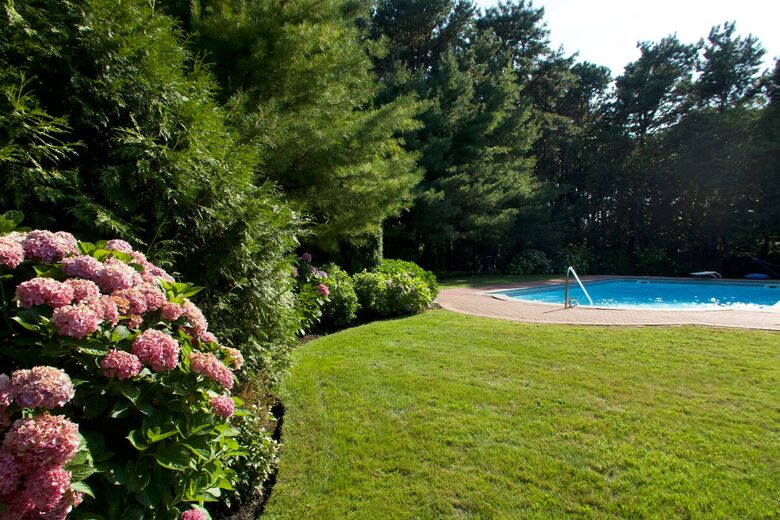 Private Southampton Oasis with Pool, Hot Tub & Beaches Nearby - Hampton Bays, New York