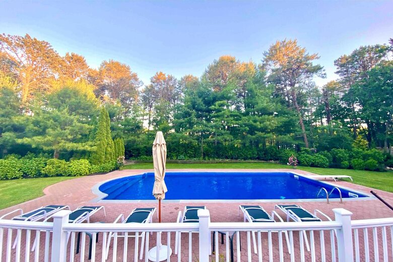 Private Southampton Oasis with Pool, Hot Tub & Beaches Nearby - Hampton Bays, New York