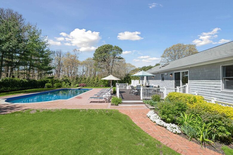 Private Southampton Oasis with Pool, Hot Tub & Beaches Nearby - Hampton Bays, New York