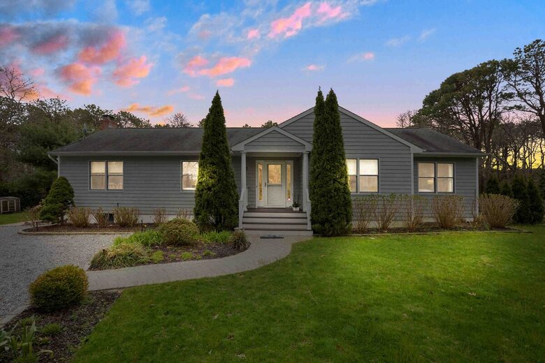 Private Southampton Oasis with Pool, Hot Tub & Beaches Nearby - Hampton Bays, New York