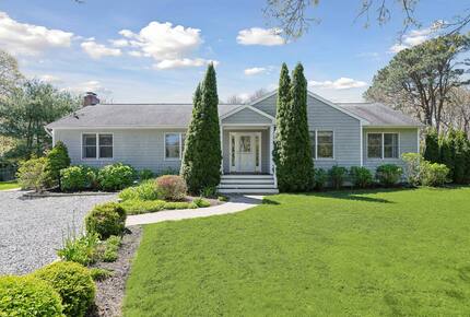 Private Southampton Oasis with Pool, Hot Tub & Beaches Nearby - Hampton Bays, New York