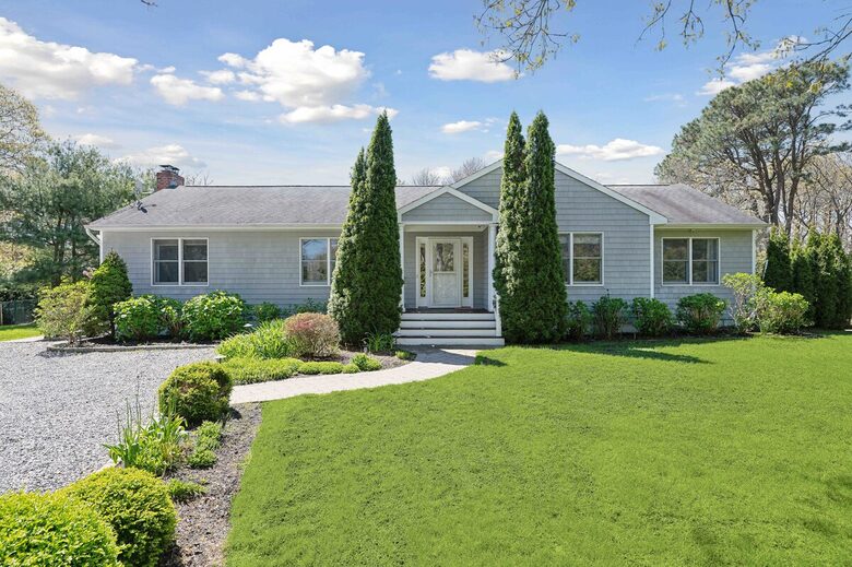 Private Southampton Oasis with Pool, Hot Tub & Beaches Nearby - Hampton Bays, New York