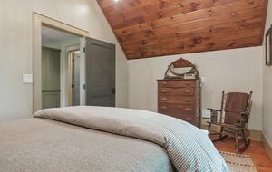 Rustic Retreat on Lake Keowee - Salem, South Carolina