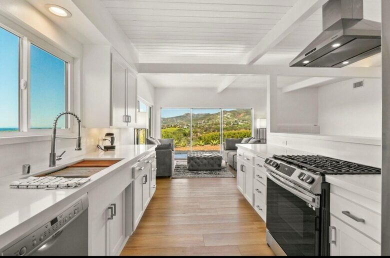 Malibu’s Ocean & Mountain View Escape - Malibu, California