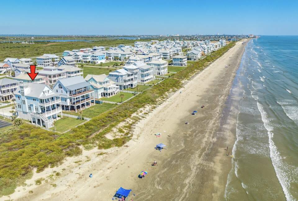 Elegant Gulf-Front Haven in Beachside Village - Galveston, Texas