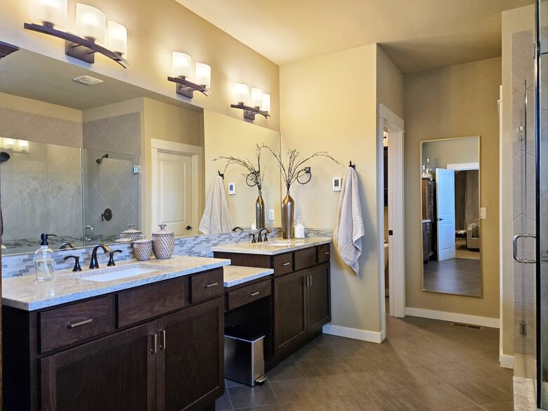 Pacific Northwest Luxe Home Near Woodinville Wineries - Bothell, Washington