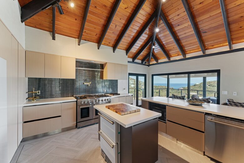 Villa Kia Orana: An Exquisite Island Retreat with Unmatched Views - Saint John, Virgin Islands, U.S.