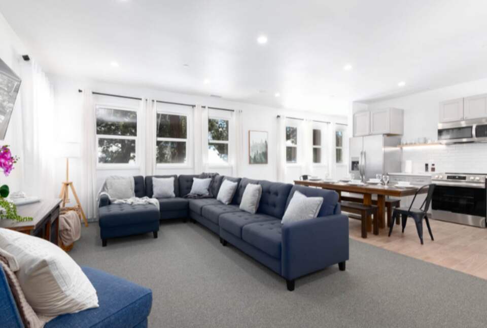 Elegant Alpine Escape in the Heart of Mammoth - Mammoth Lakes, California