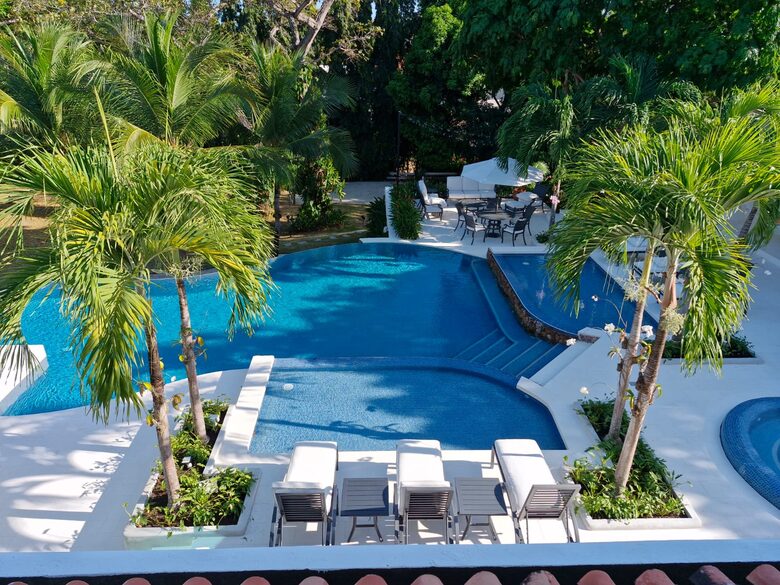 Infinity pool and tanning-kids pools