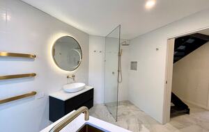 Architectural Coastal Sanctuary Near Byron Bay - Suffolk Park, Australia