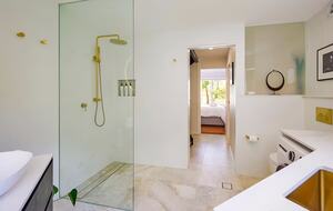 Architectural Coastal Sanctuary Near Byron Bay - Suffolk Park, Australia