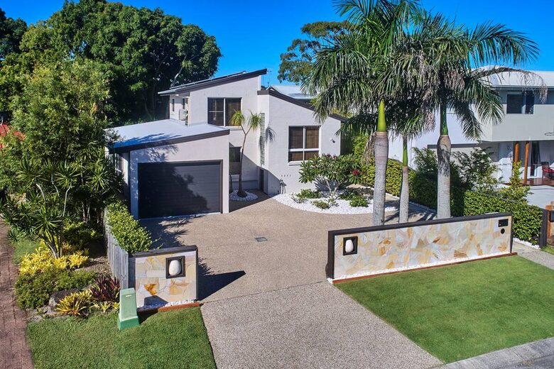 Architectural Coastal Sanctuary Near Byron Bay - Suffolk Park, Australia