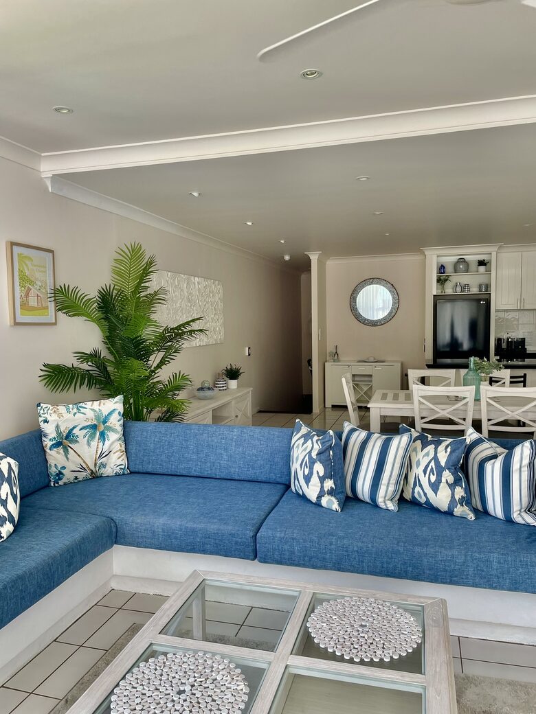 Charming Tropical Escape with Ocean or Pool Views - Palm Cove, Australia