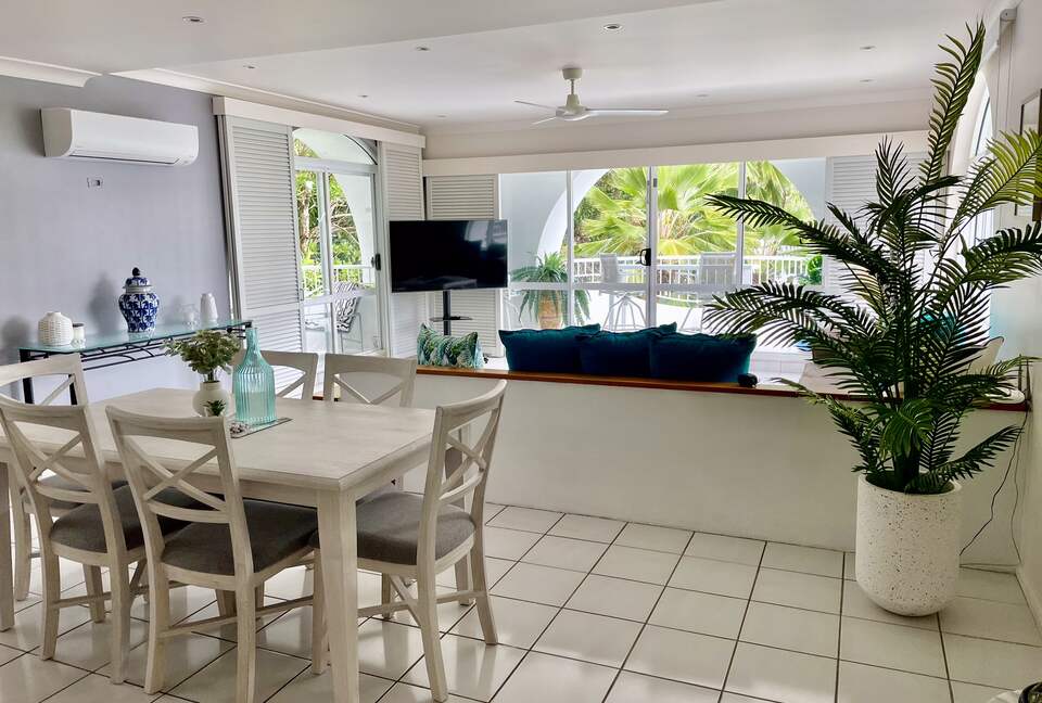 Charming Tropical Escape with Ocean or Pool Views - Palm Cove, Australia
