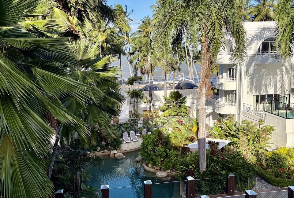 Charming Tropical Escape with Ocean or Pool Views - Palm Cove, Australia