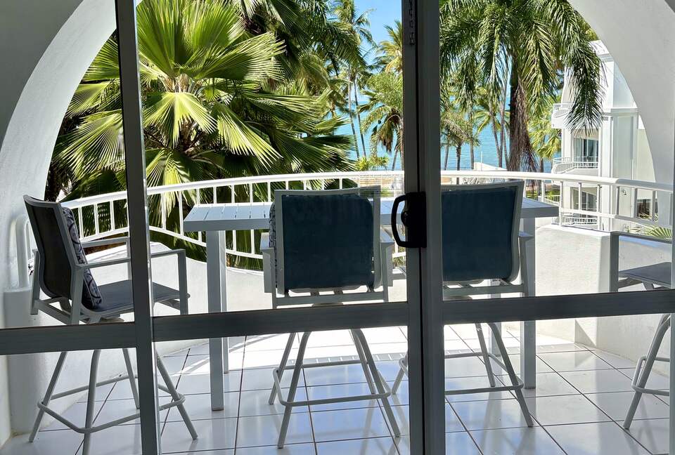 Charming Tropical Escape with Ocean or Pool Views - Palm Cove, Australia