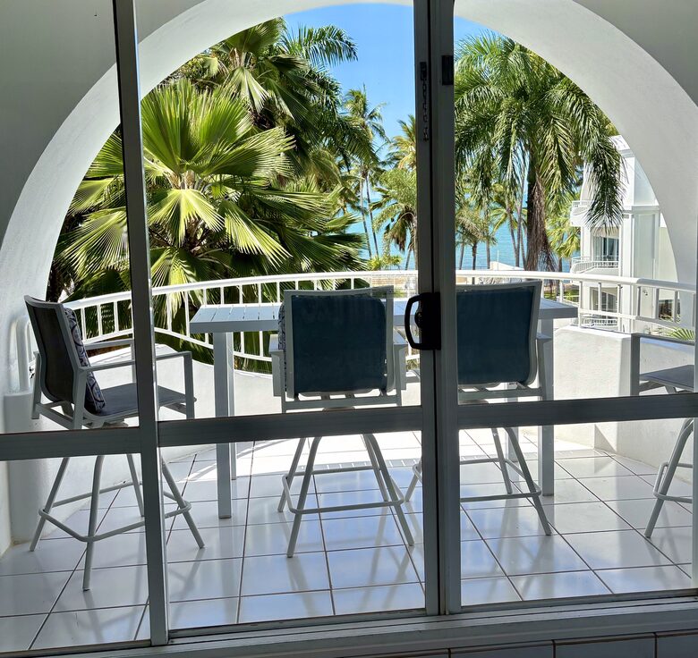 Charming Tropical Escape with Ocean or Pool Views - Palm Cove, Australia