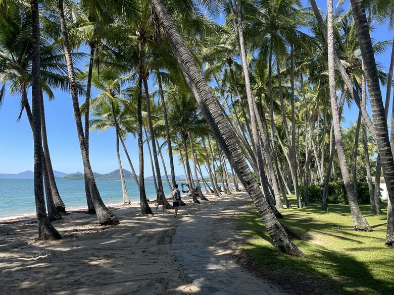 Charming Tropical Escape with Ocean or Pool Views - Palm Cove, Australia