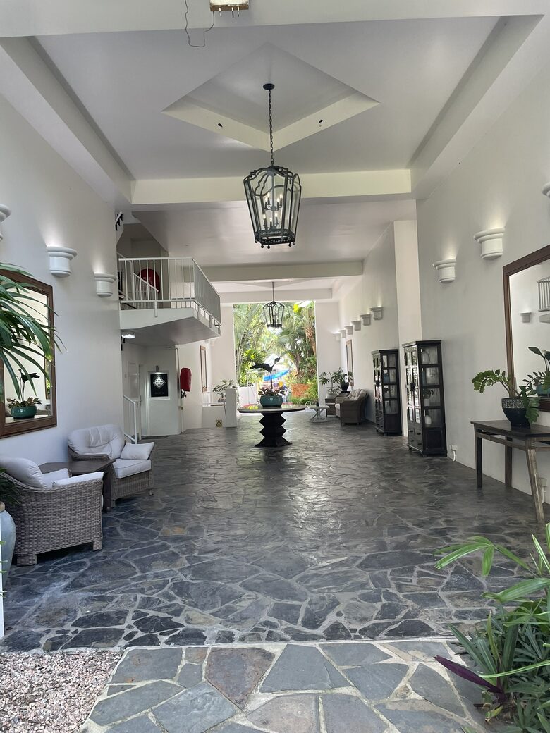 Charming Tropical Escape with Ocean or Pool Views - Palm Cove, Australia