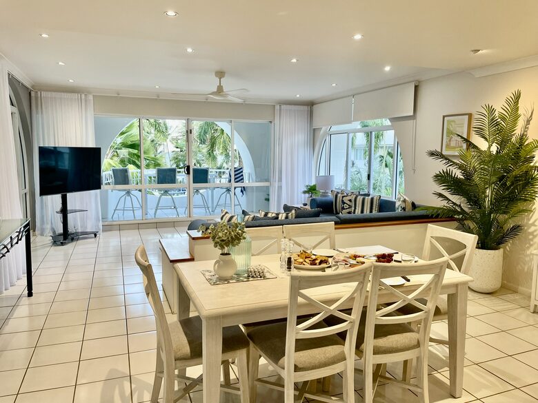 Charming Tropical Escape with Ocean or Pool Views - Palm Cove, Australia