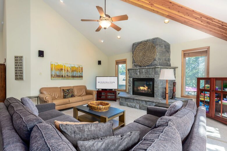 Elegant Escape Under the Pines - Sunriver, Oregon