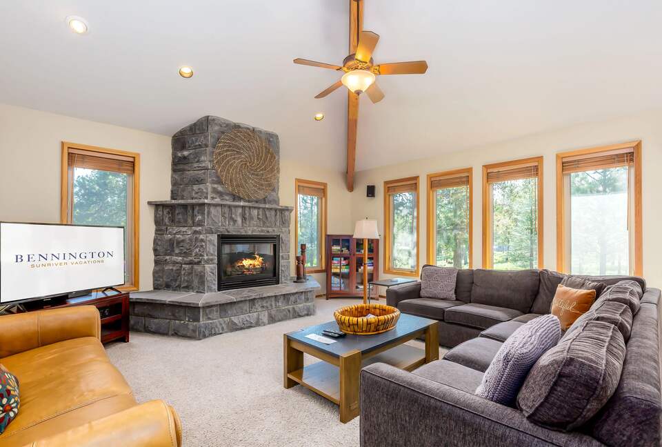 Elegant Escape Under the Pines - Sunriver, Oregon