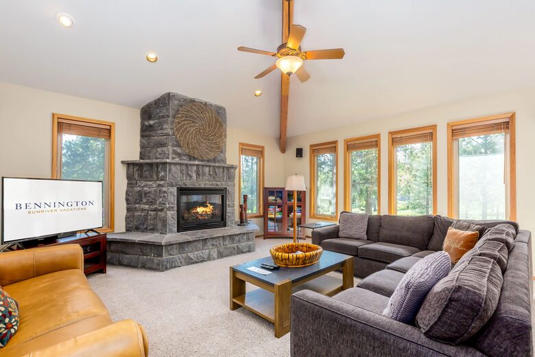 Elegant Escape Under the Pines - Sunriver, Oregon