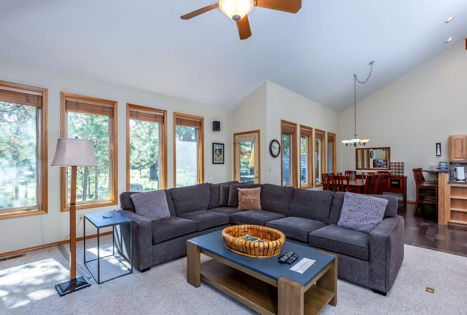 Elegant Escape Under the Pines - Sunriver, Oregon