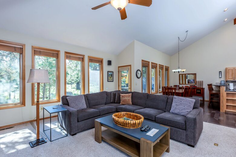 Elegant Escape Under the Pines - Sunriver, Oregon