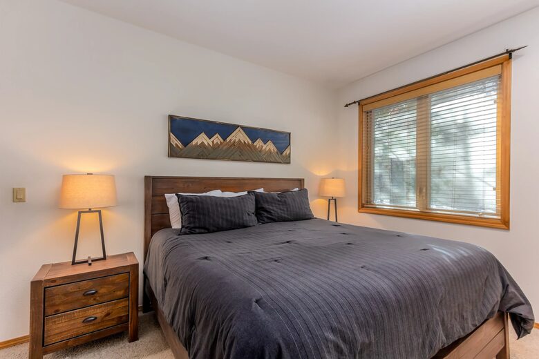 Elegant Escape Under the Pines - Sunriver, Oregon