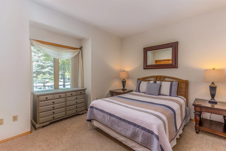 Elegant Escape Under the Pines - Sunriver, Oregon