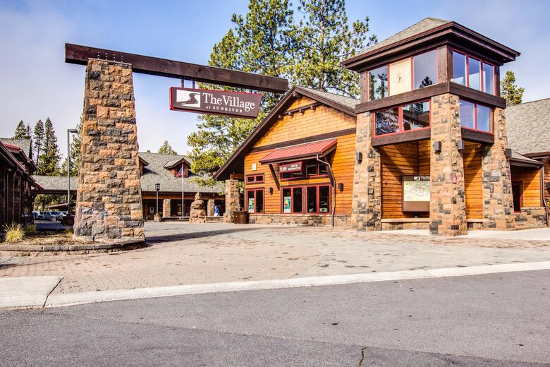 Elegant Escape Under the Pines - Sunriver, Oregon