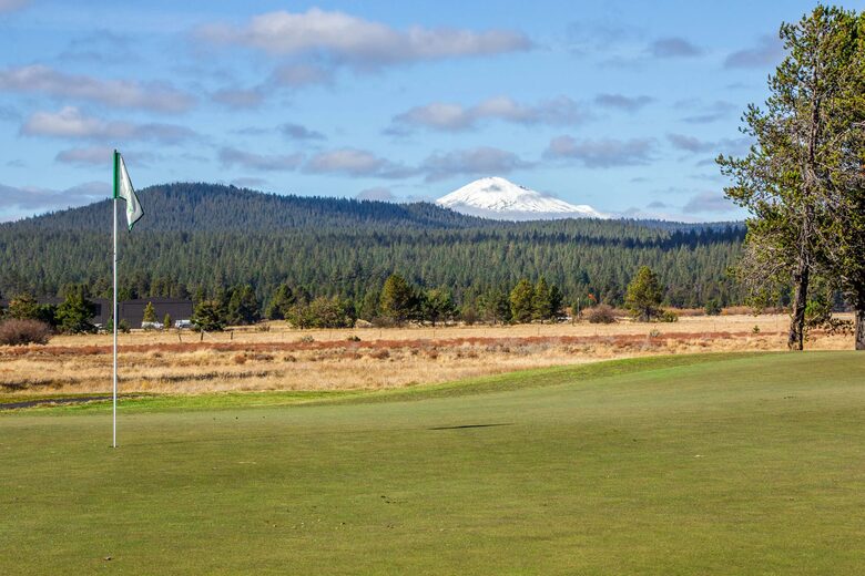 Elegant Escape Under the Pines - Sunriver, Oregon