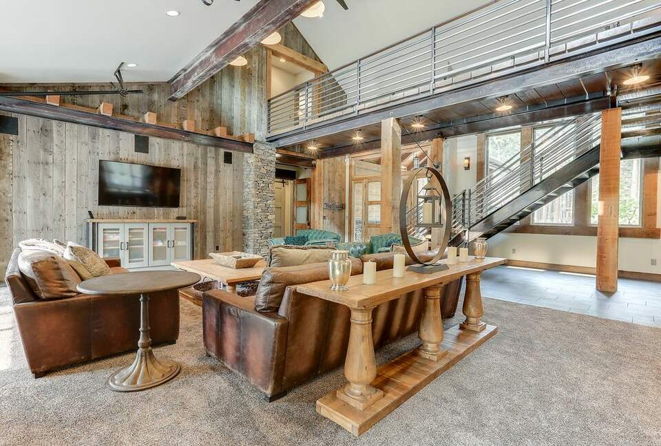 Modern Mountain Escape with Luxe Indoor-Outdoor Living - Bend, Oregon