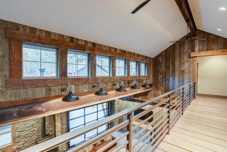 Modern Mountain Escape with Luxe Indoor-Outdoor Living - Bend, Oregon