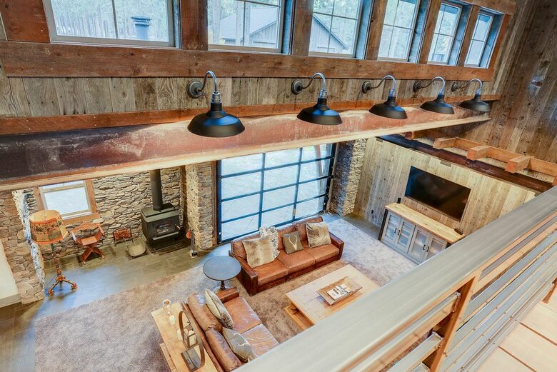 Modern Mountain Escape with Luxe Indoor-Outdoor Living - Bend, Oregon