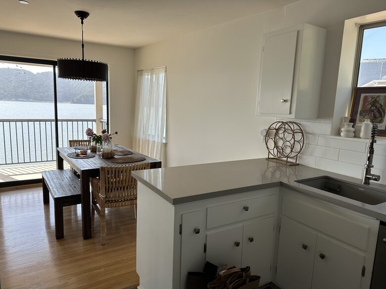 San Francisco Bay Waterfront Apartment - Tiburon, California