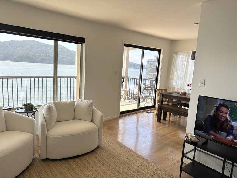 San Francisco Bay Waterfront Apartment - Tiburon, California