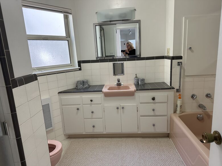 San Francisco Bay Waterfront Apartment - Tiburon, California